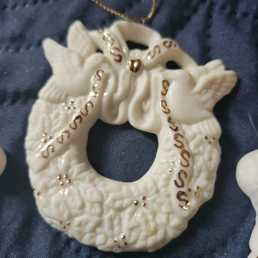 Avon‎ Porcelain Ornament Gift Set Box of 3 ornaments with 24 Karat trim